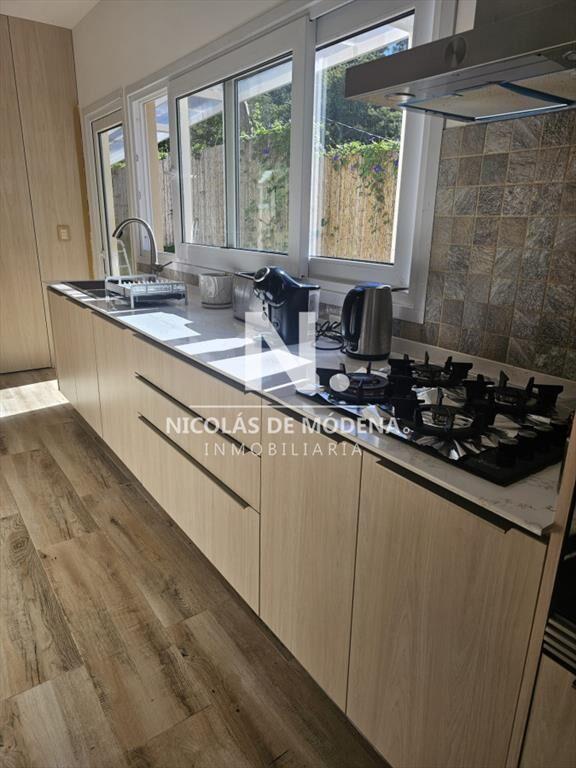 Vende casa de 4 dormitorios en Barrio Marly, del