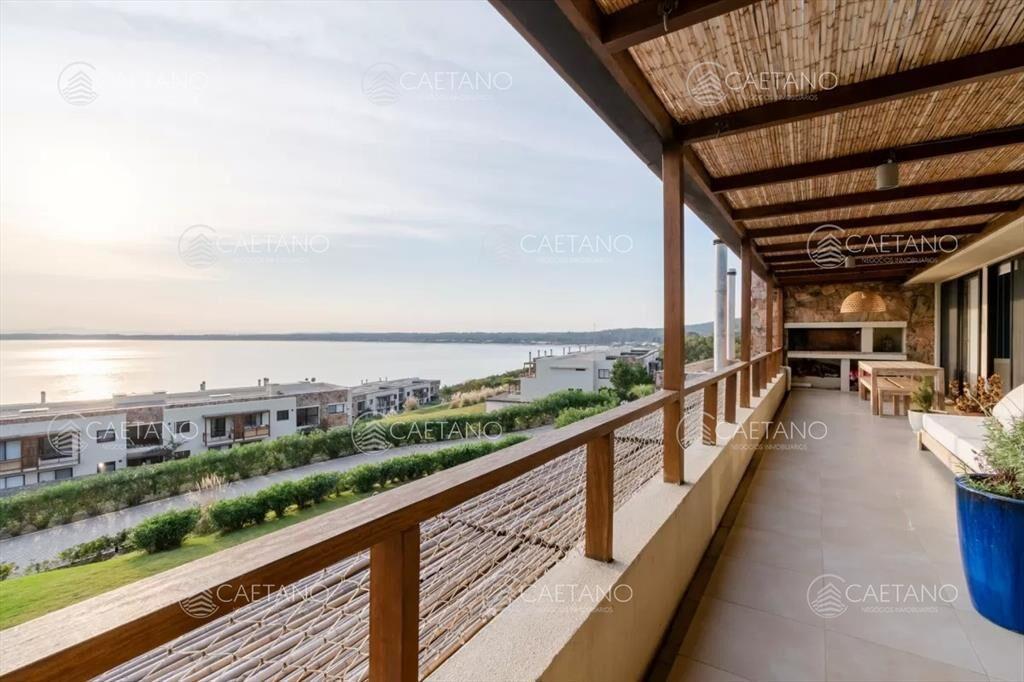 Venta apartamento 3 dormitorios más dependencia
