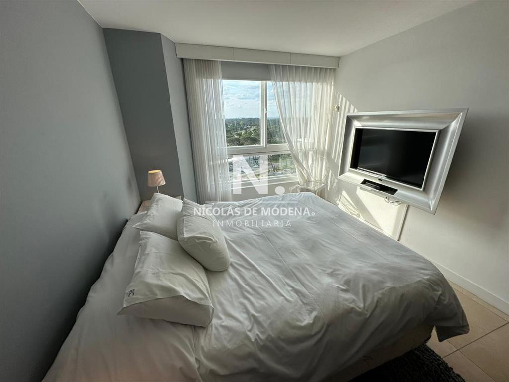 Se vende apartamento en Edificio Yoo, piso alto