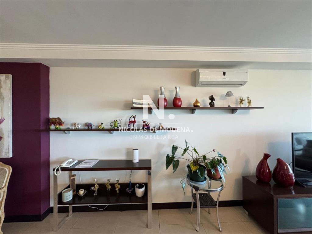 Vende apartamento de 4 dormitorios en Playa Punta