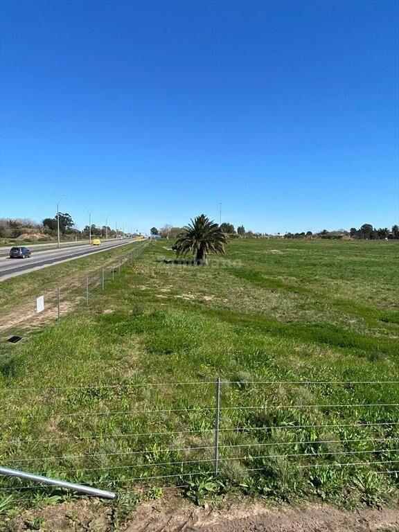 Terreno sobre ruta 102