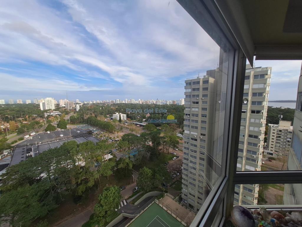 Alquiler Anual en Punta del Este 3 dormitorios y servicio s
