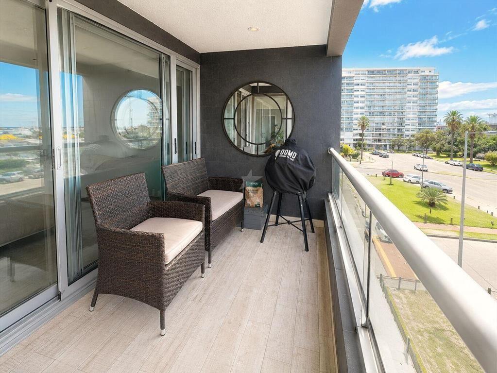 VENTA APTO POCITOS 3 DORM - TERRAZA - GARAJE - SERVICIO