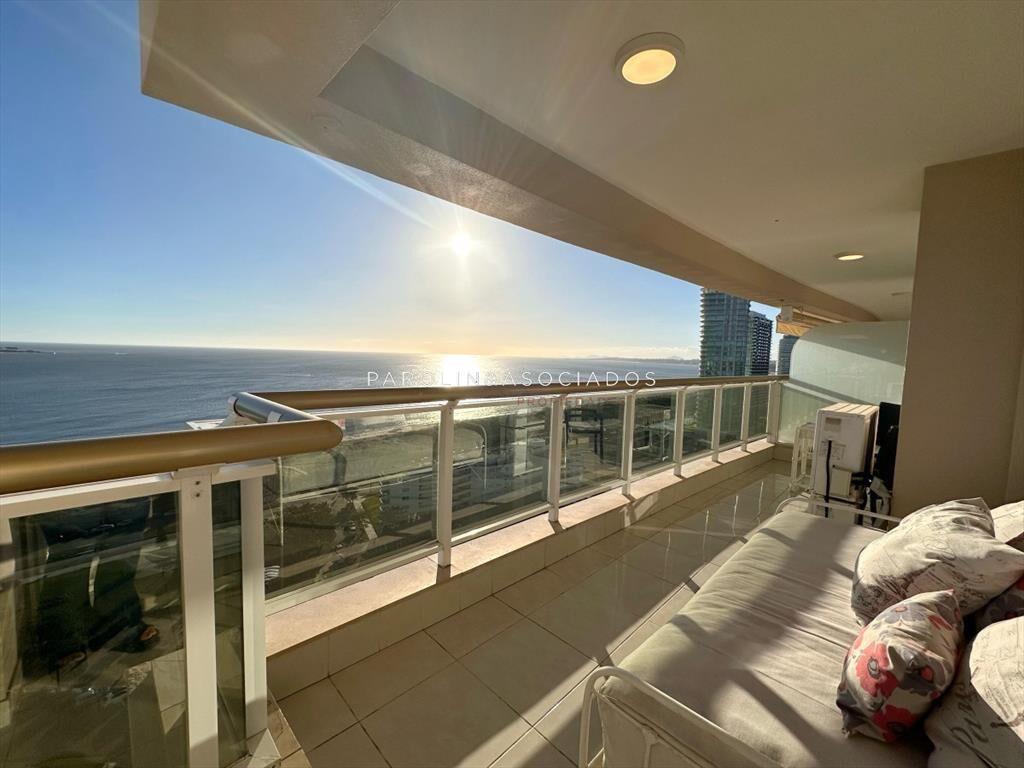 Apartamento de 4 suites en Edificio Le Jardin,
