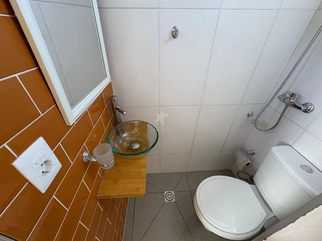 VENTA CASA POCITOS 3 DORM - 2 BAÑOS - AZOTEA C/PARRILLERO