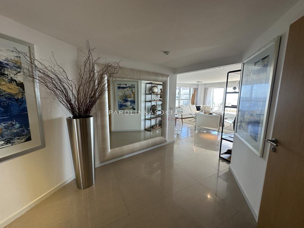 Excelente apartamento en venta en Punta del Este.