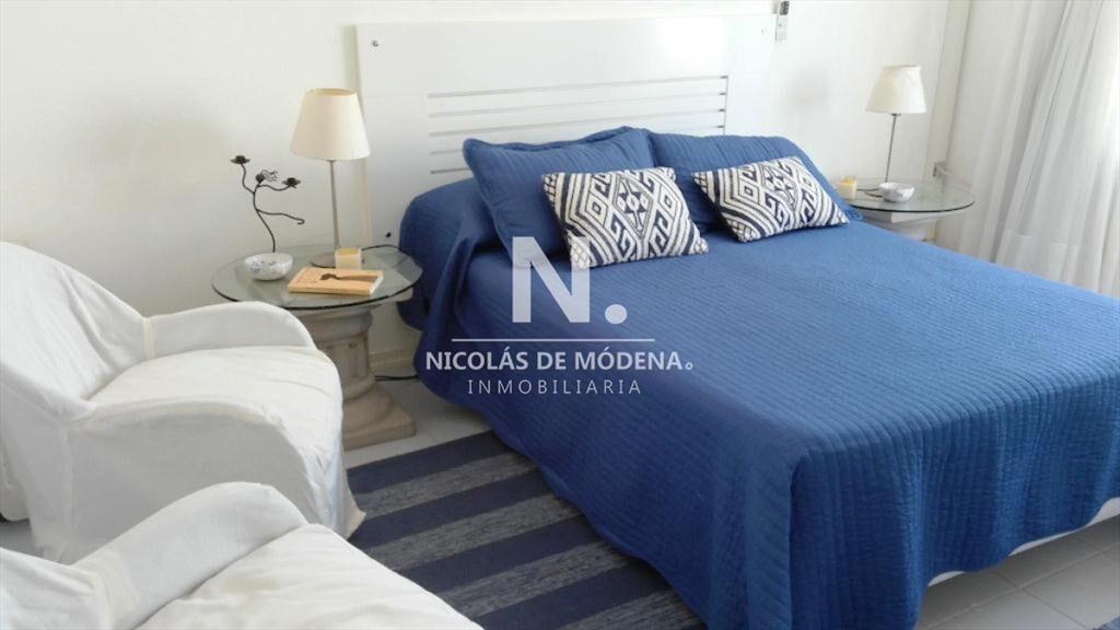 Apartamento en Primera linea, Playa mansa, 2 dormitorios *