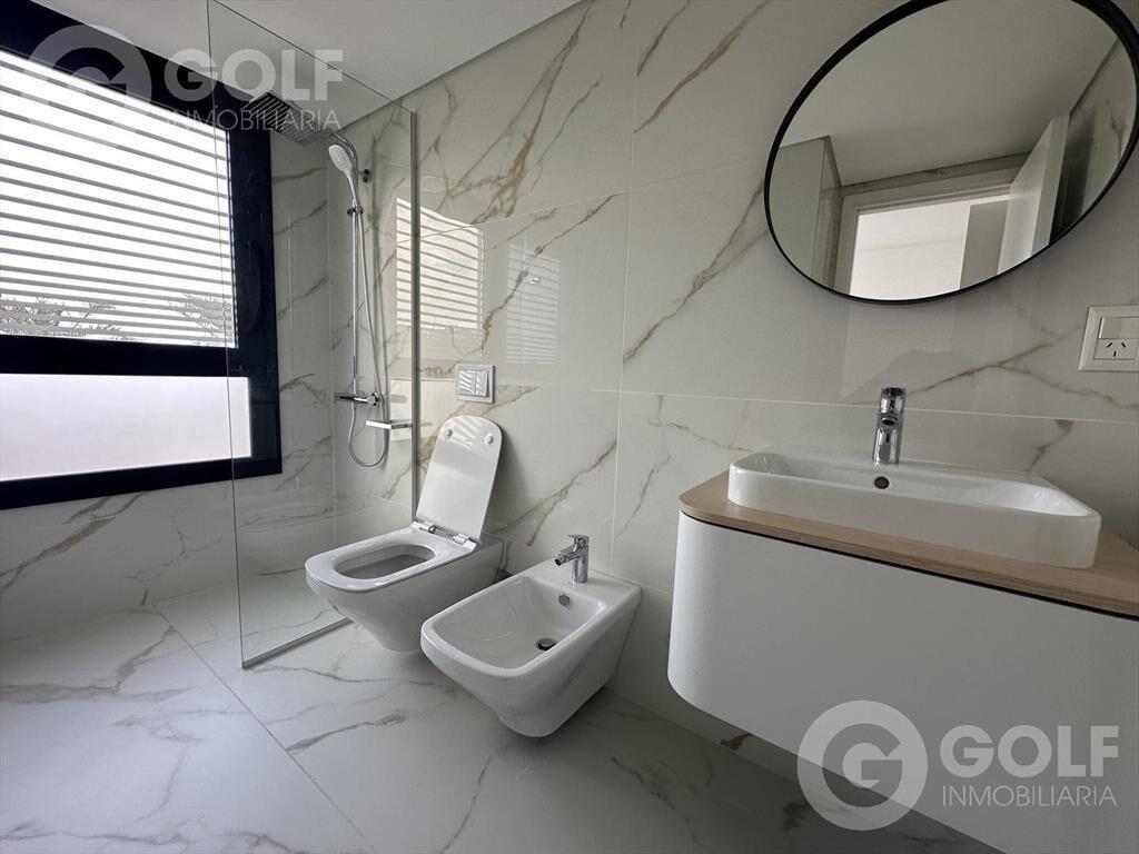 Venta de Penthouse de 3 dormitorios y servicio en Manantial