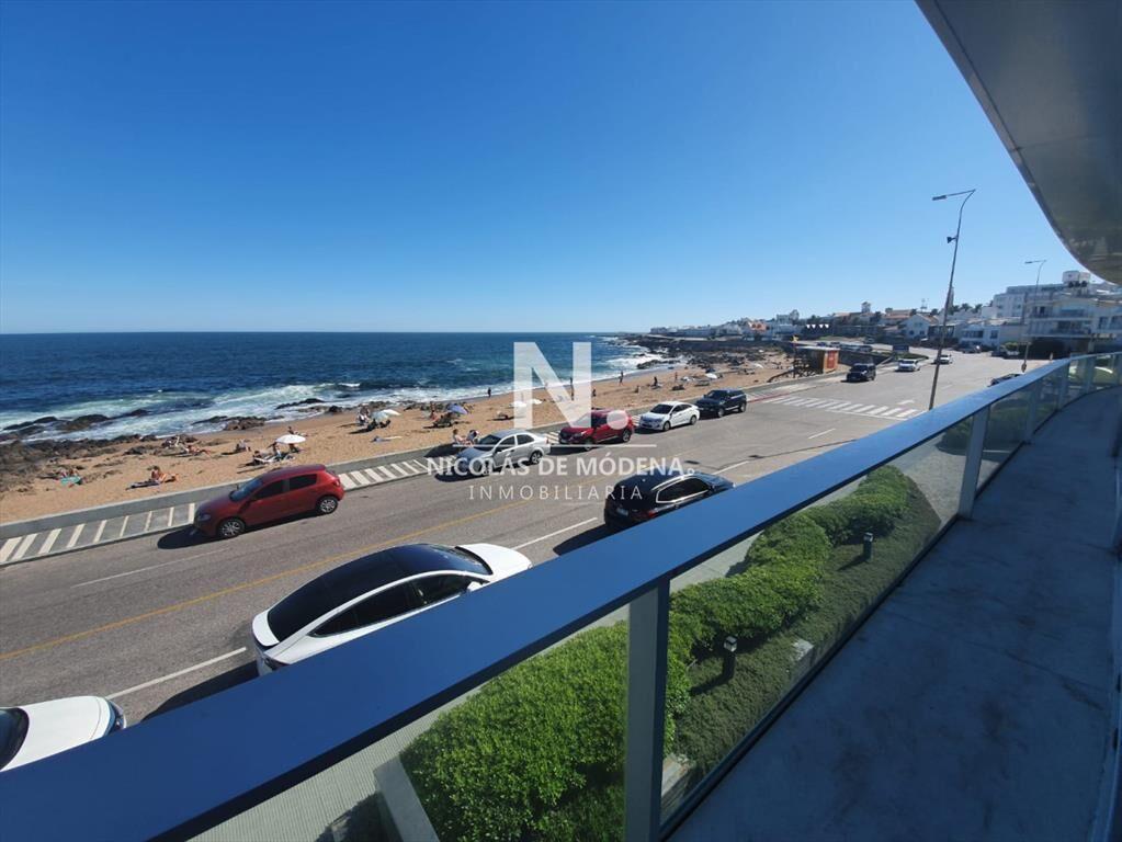 Departamento en venta frente al mar.