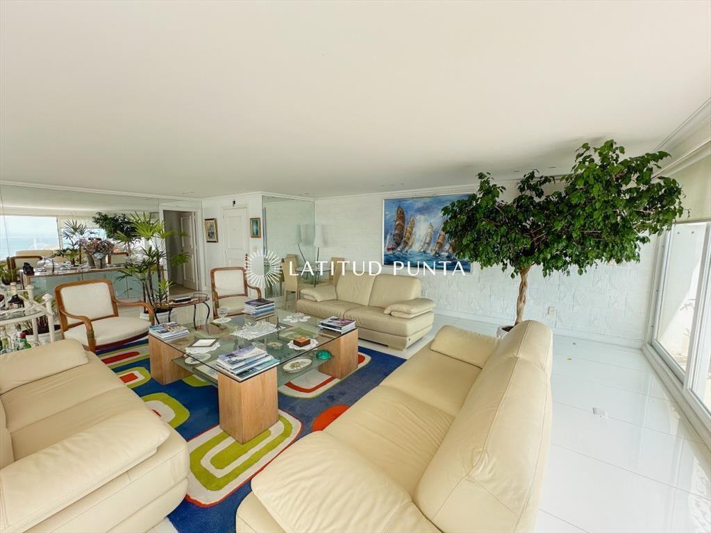 Mansa, pent house sobre primera linea