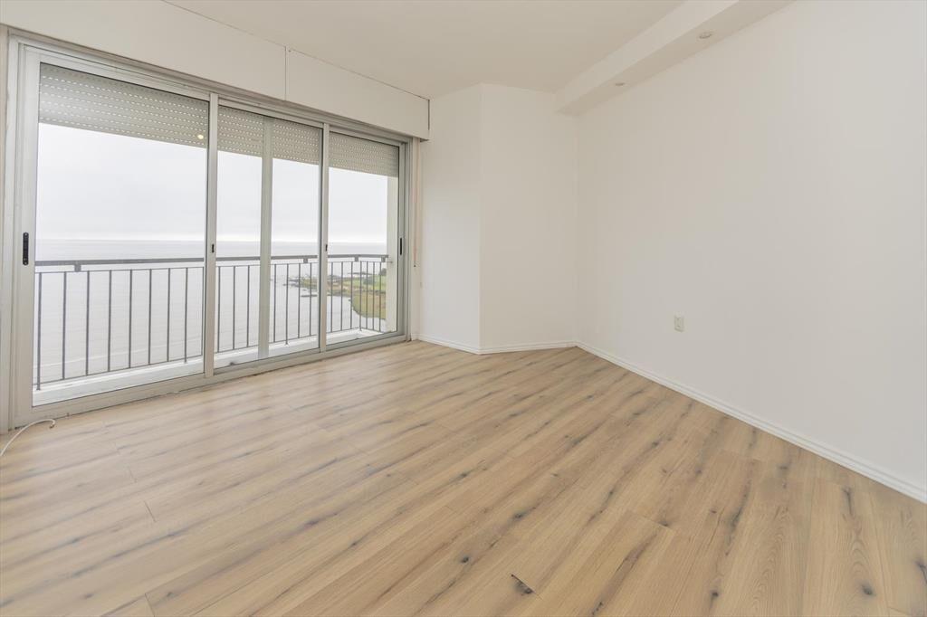 Apartamento en Rambla de Pocitos, frente a Trouville