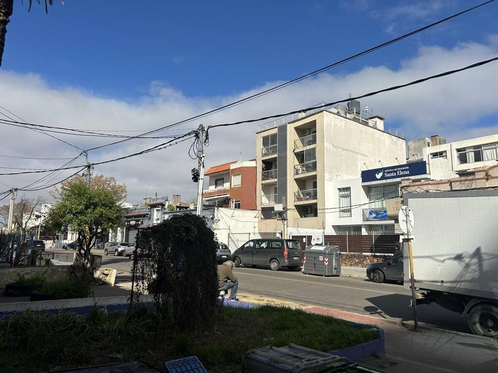 Venta de casa y 2 Locales comerciales con 188 Mts2 en Buceo