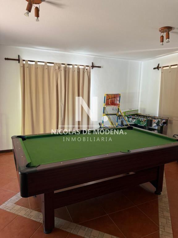 Chaletde 6 dormitorios en venta en barrio Punta