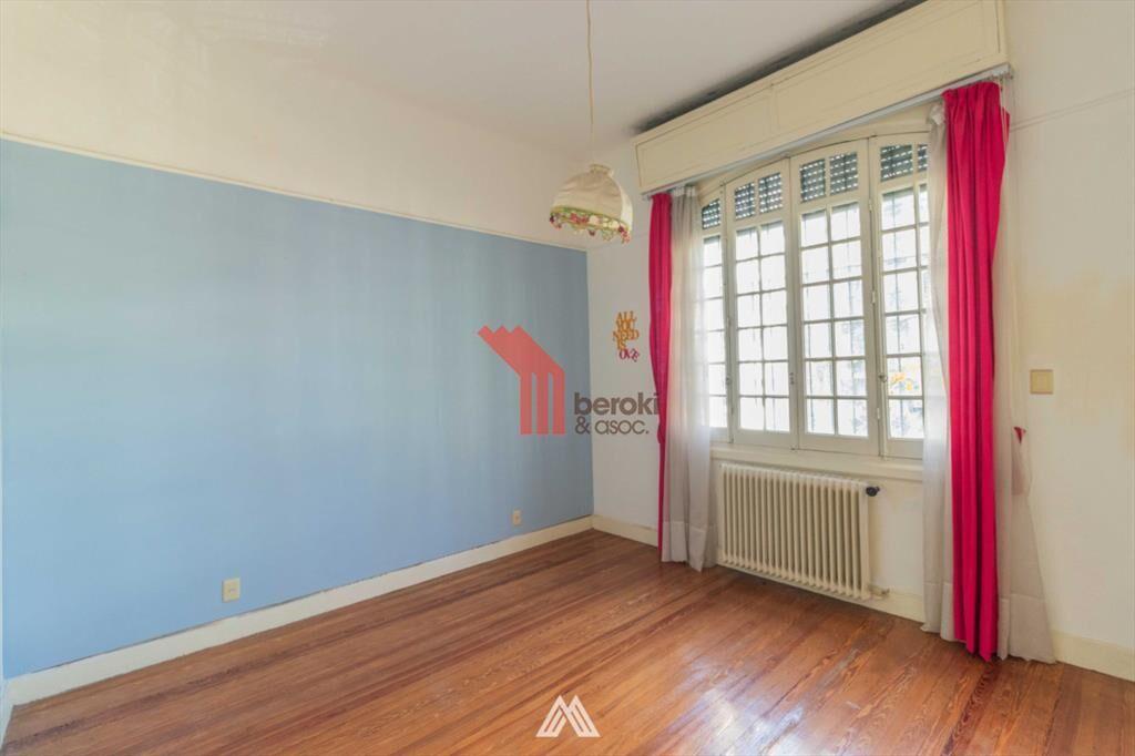 VENTA CASA DE 3 DORMITORIOS Y SERVICIO EN POCITOS