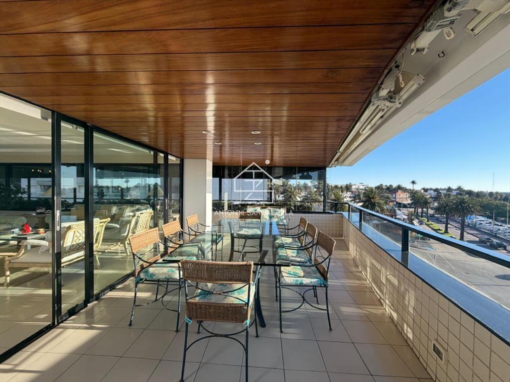 Apartamento en Venta de 3 Dormitorios en Punta del este , P