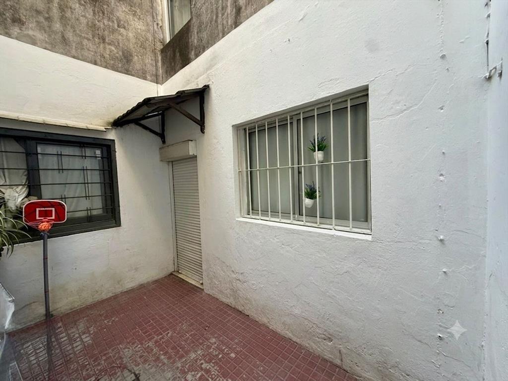 Venta apto Tres Cruces 2 dormitorios patio c renta