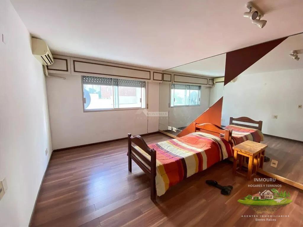 Apartamento en Venta de 5 Dormitorios en Rambla de Punta Ca