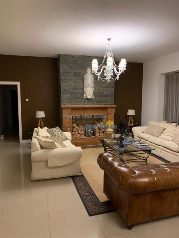 Moderna Casa de 4 Dormitorios en el Golf - Punta