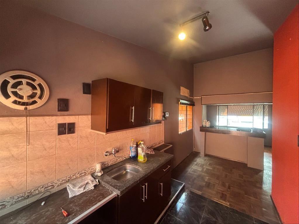 Dos casas en mismo padrón en Colón. Con renta.