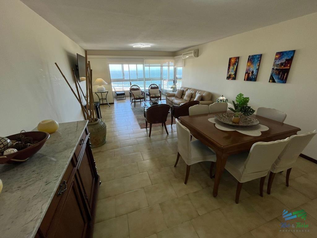 Apartamento en alquiler de 3 dormitorios en Primera Linea d