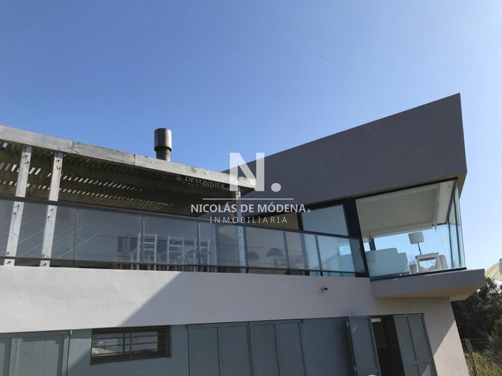 Espectacular casa frente al mar