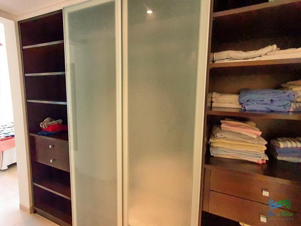 Vendo apartamento de 3 dormitorios y 3 baños.