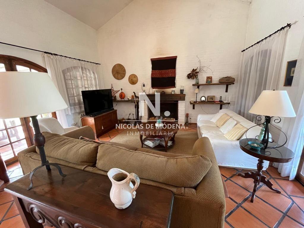 Alquila casa en Mansa Punta del Este, de 3dormitorios.