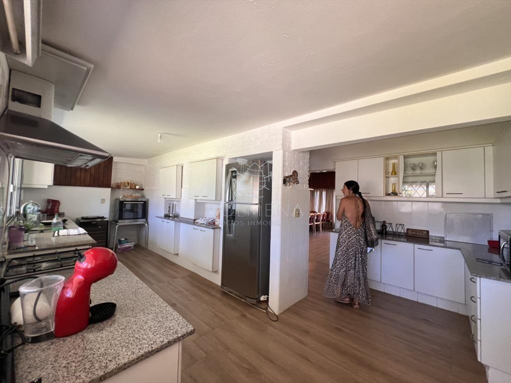 Amplia casa en Cantegril, Punta del Este. 509m2 y