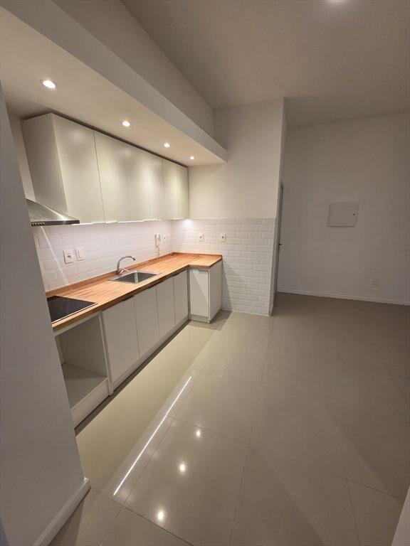 Plaza Matriz, 1 dormitorio, 60 m2 totales, al frente !!