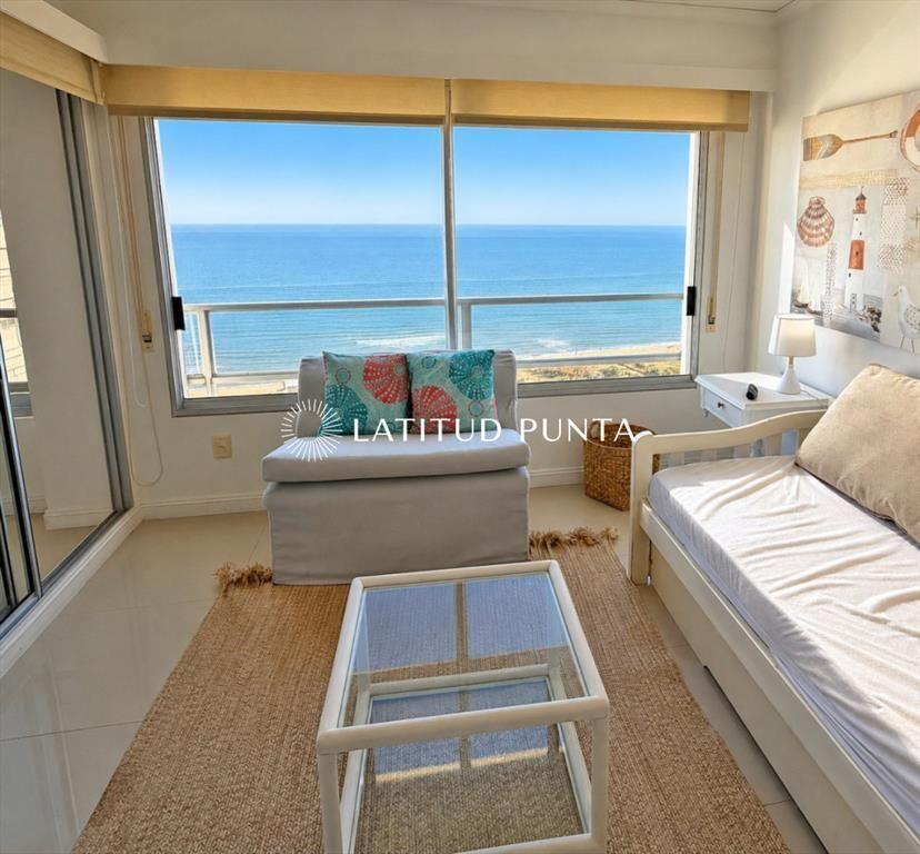 Apartamento en venta frente al mar, parada 19
