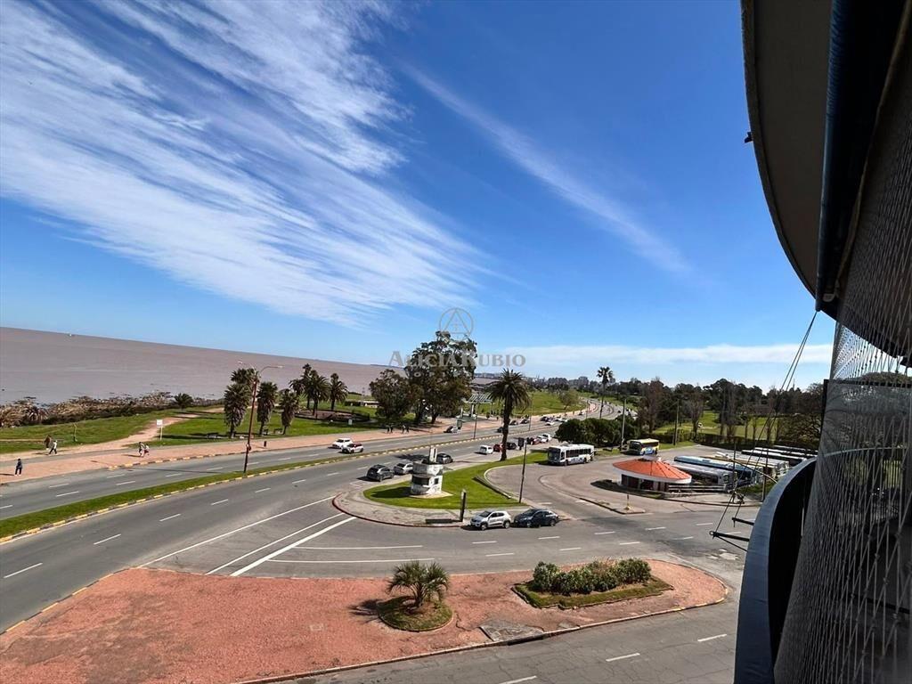 BR ARTIGAS Y RAMBLA! 140 MTS. FRENTE AL GOLF! TODO RECI...