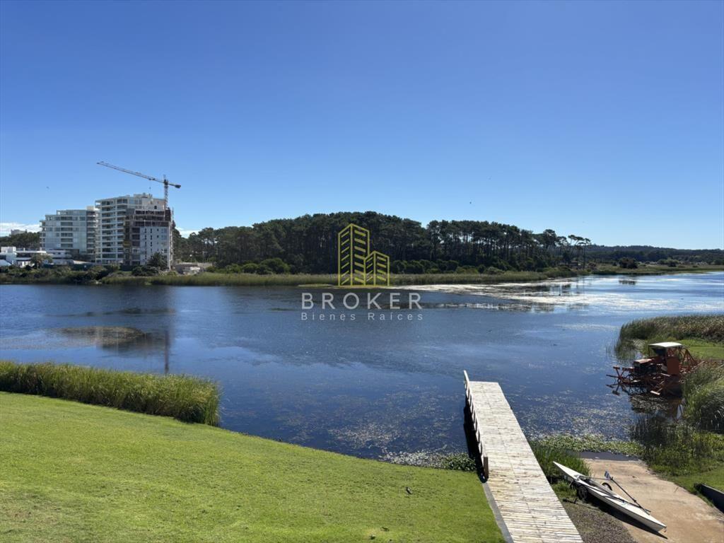 Venta apartamento 2 dormitorios punta del este parrillero e