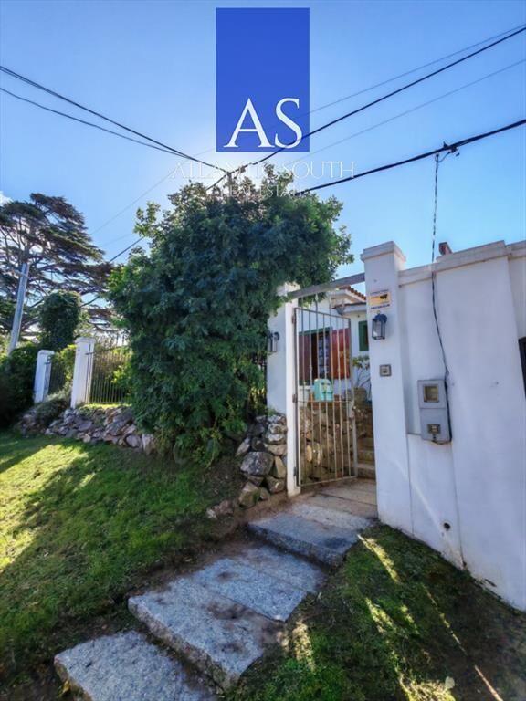 Casa 3 dormitorios con jardÃn próxima al mar