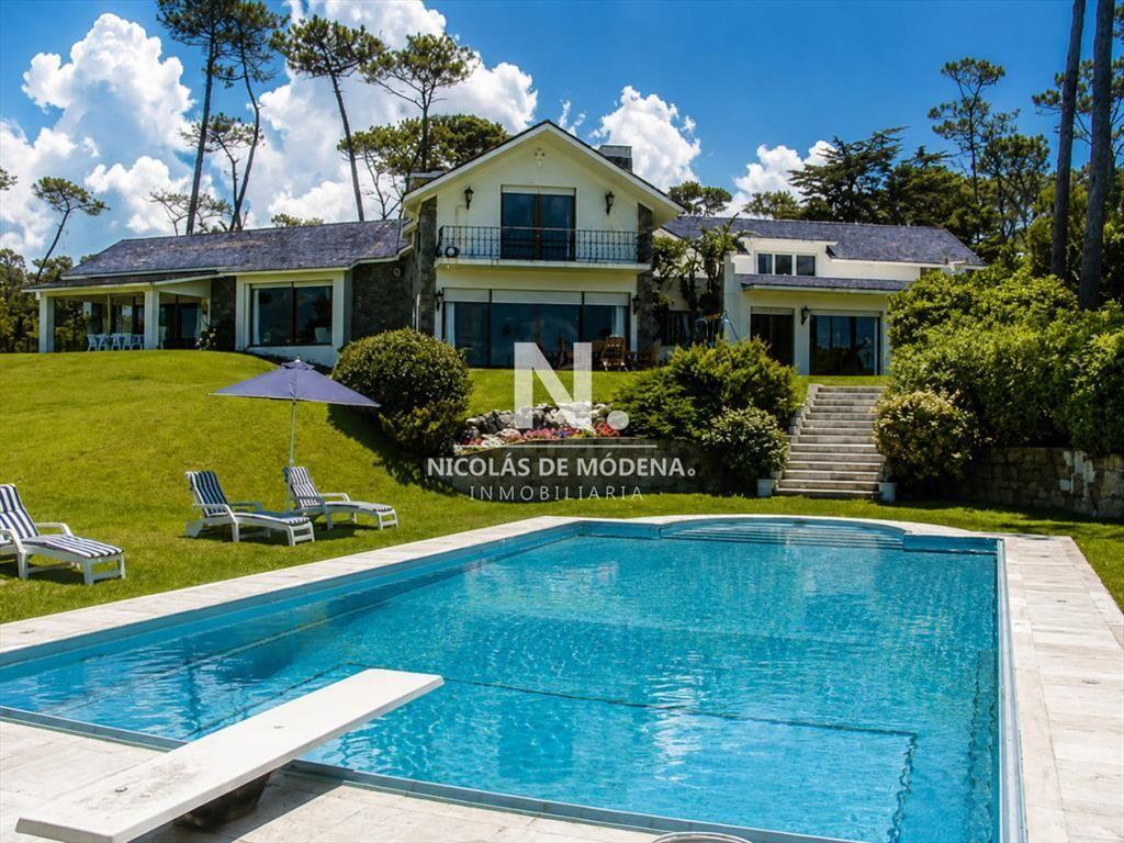 Amplia casa en venta en Playa Mansa, Punta del