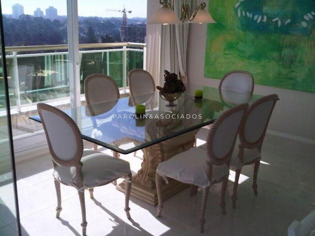 Apartamento de 3 dormitorios en Coral Tower, del