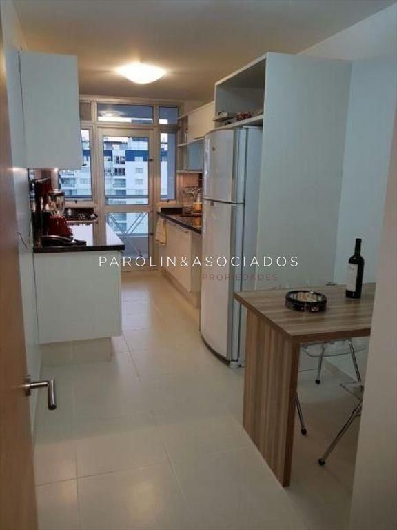 Apartamento de 2 dormitorios en Season Tower, del