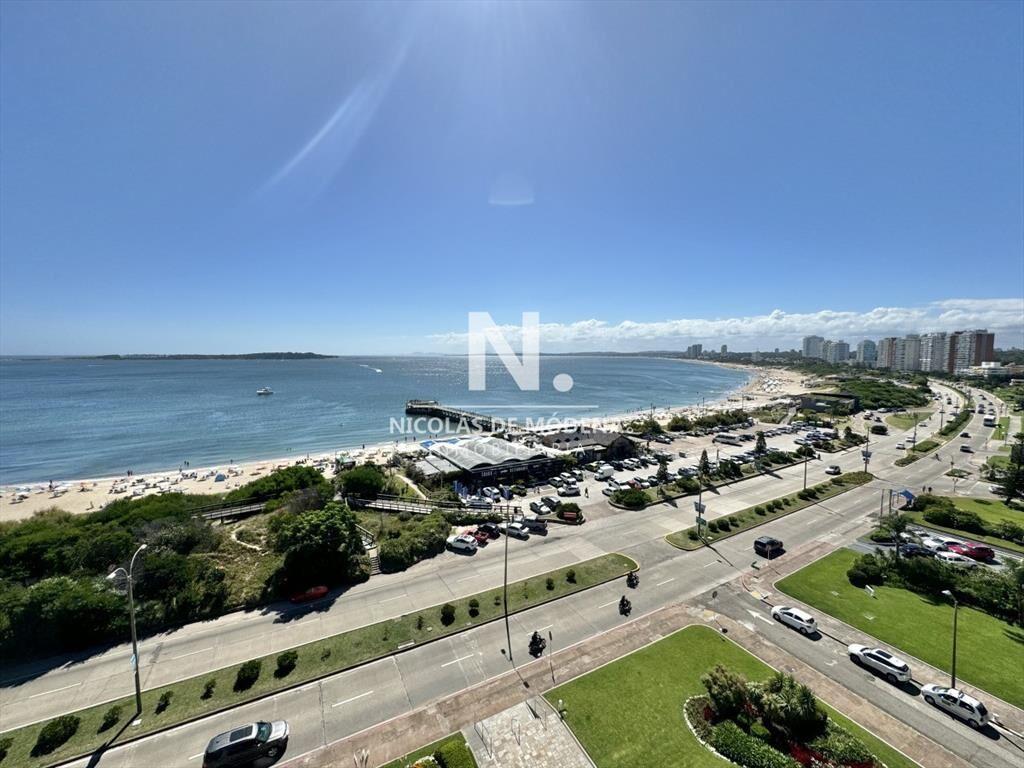 En venta frente al mar, apartamento de 3 dormitorios en Man
