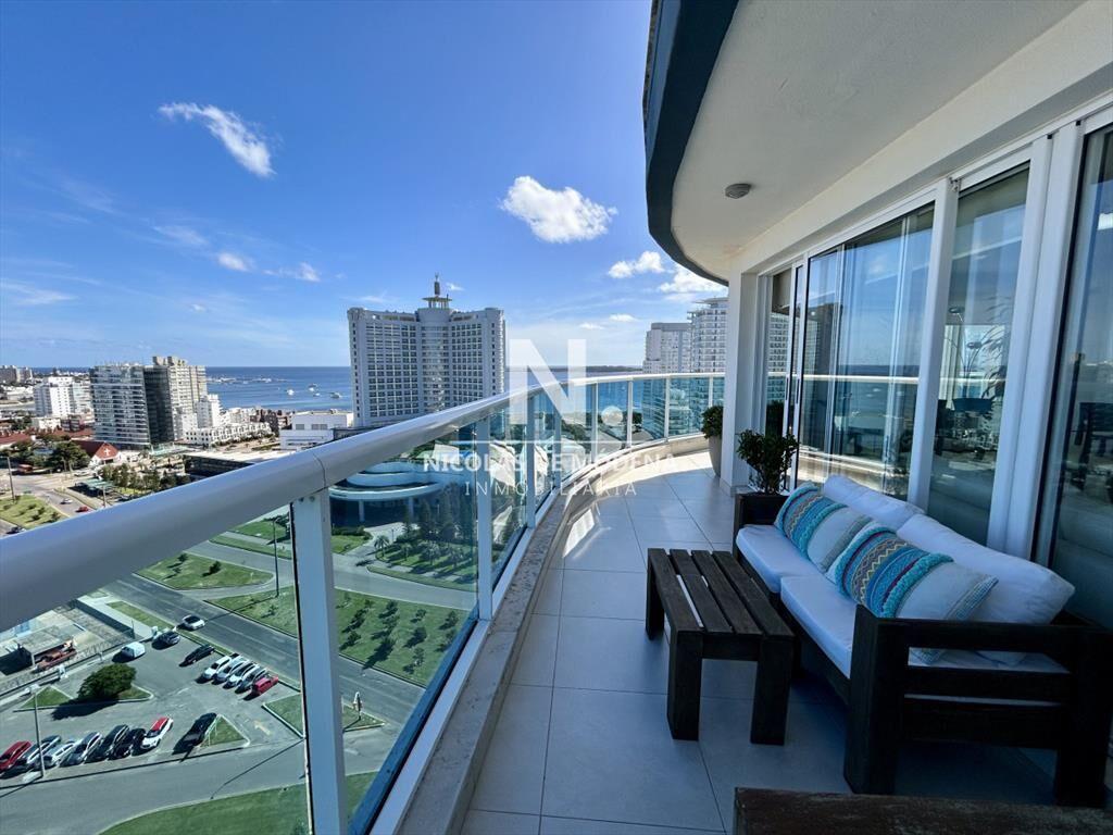 Apartamento de 3 dormitorios en venta en Mansa,