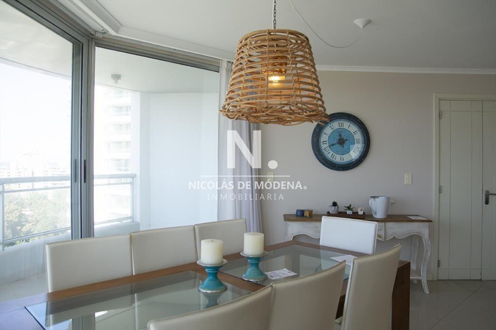 Venta de amplio apartamento de 3 dormitorios y de