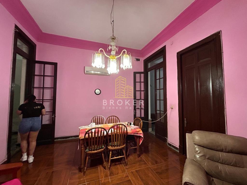 Casa en 3 plantas con amplio Local en Reducto