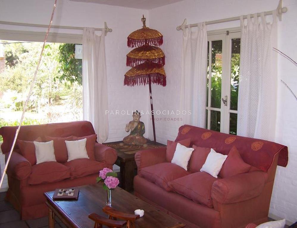Casa de 4 dormitorios con piscina en La Barra, Punta del Es