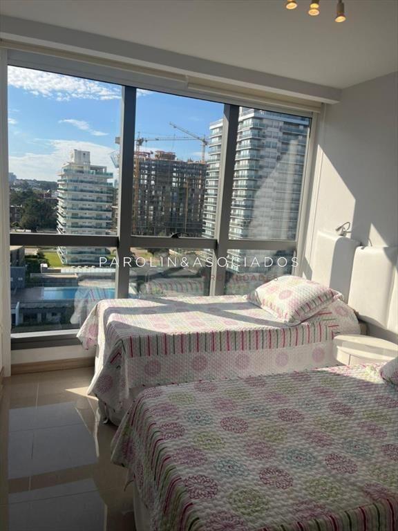 Luminoso apartamento en venta con vista al mar en