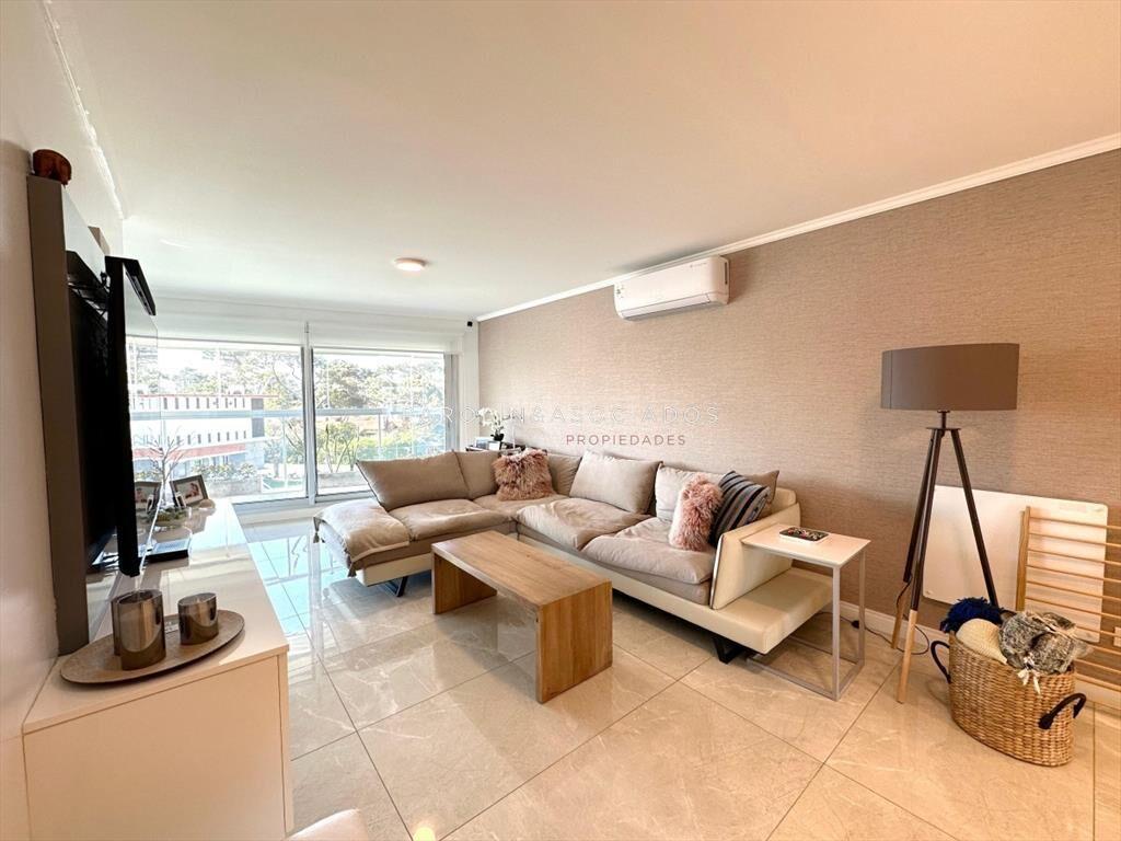 Apartamento en venta de 2 dormitorios en edificio