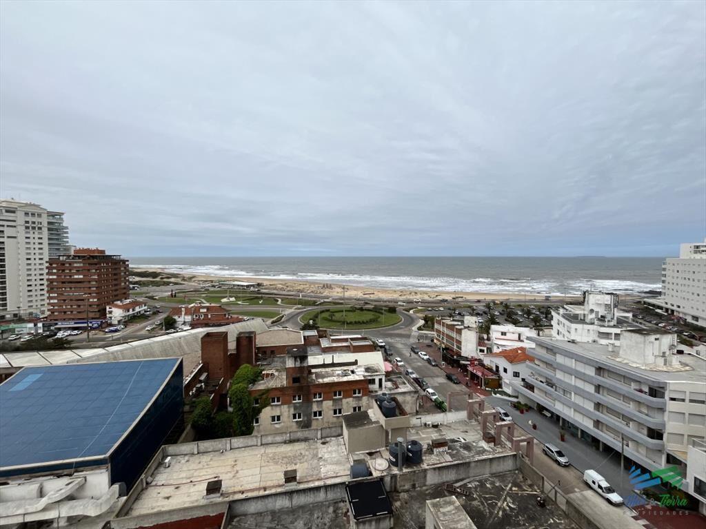En venta apartamento 3 dormitorios 2 baños en