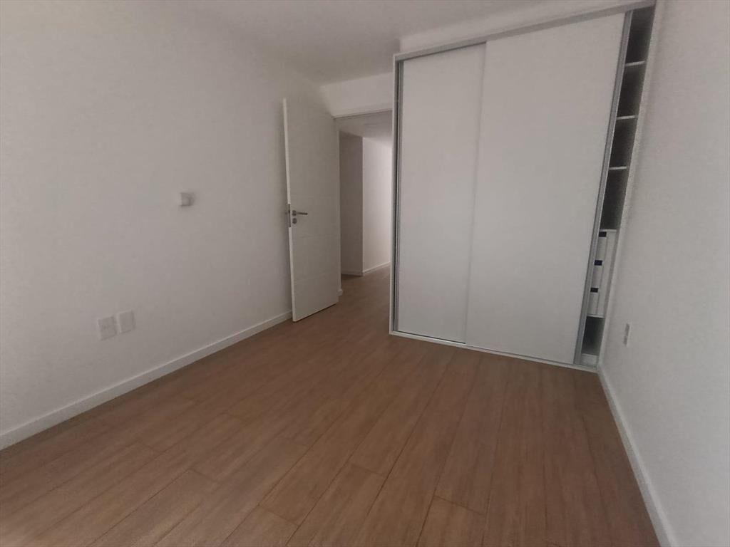 Excelente ubicación a una cuadra de la rambla, al lado del