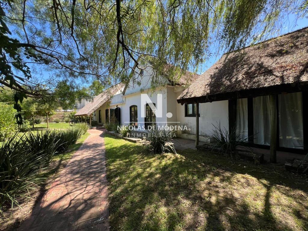 Amplia casa a la venta en Punta del Este de 6 en