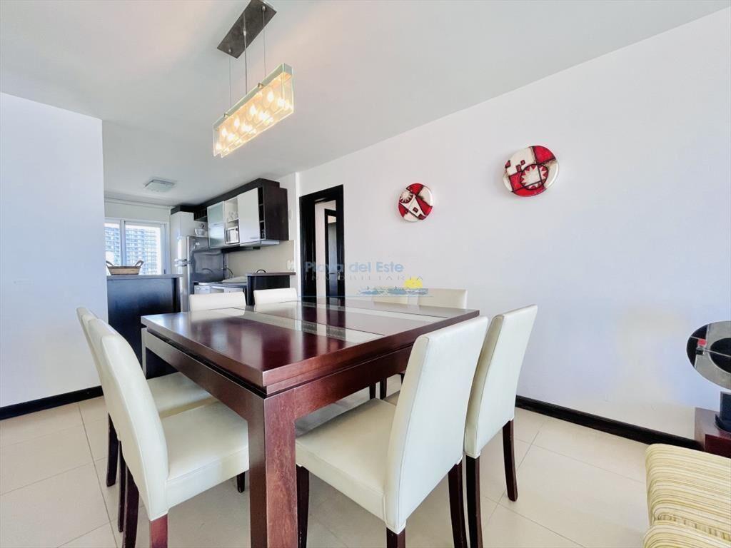 Apartamento de 2 Dormitorios, Vista al Mar y Parrillero en