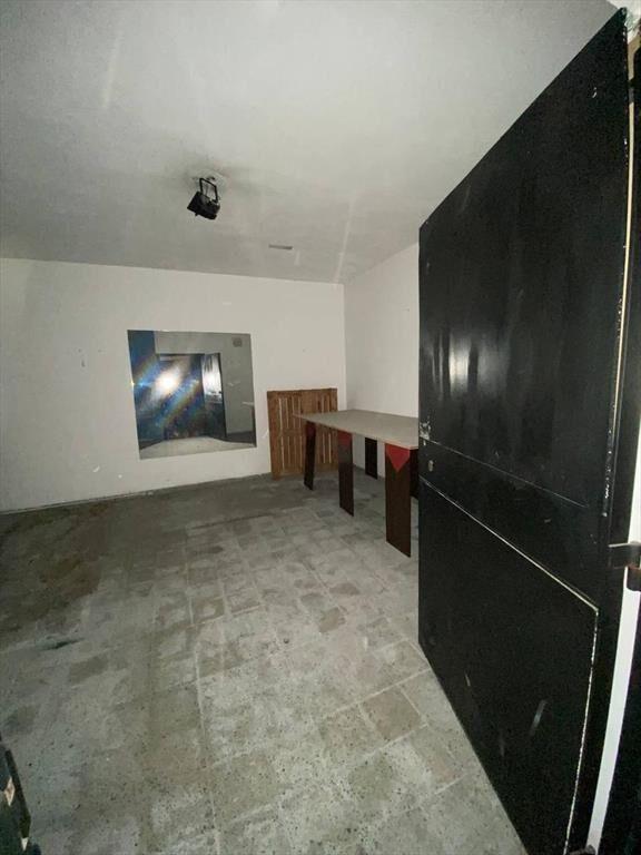 Vendo Local de 275m2. Con amplios ventanales, local esquina