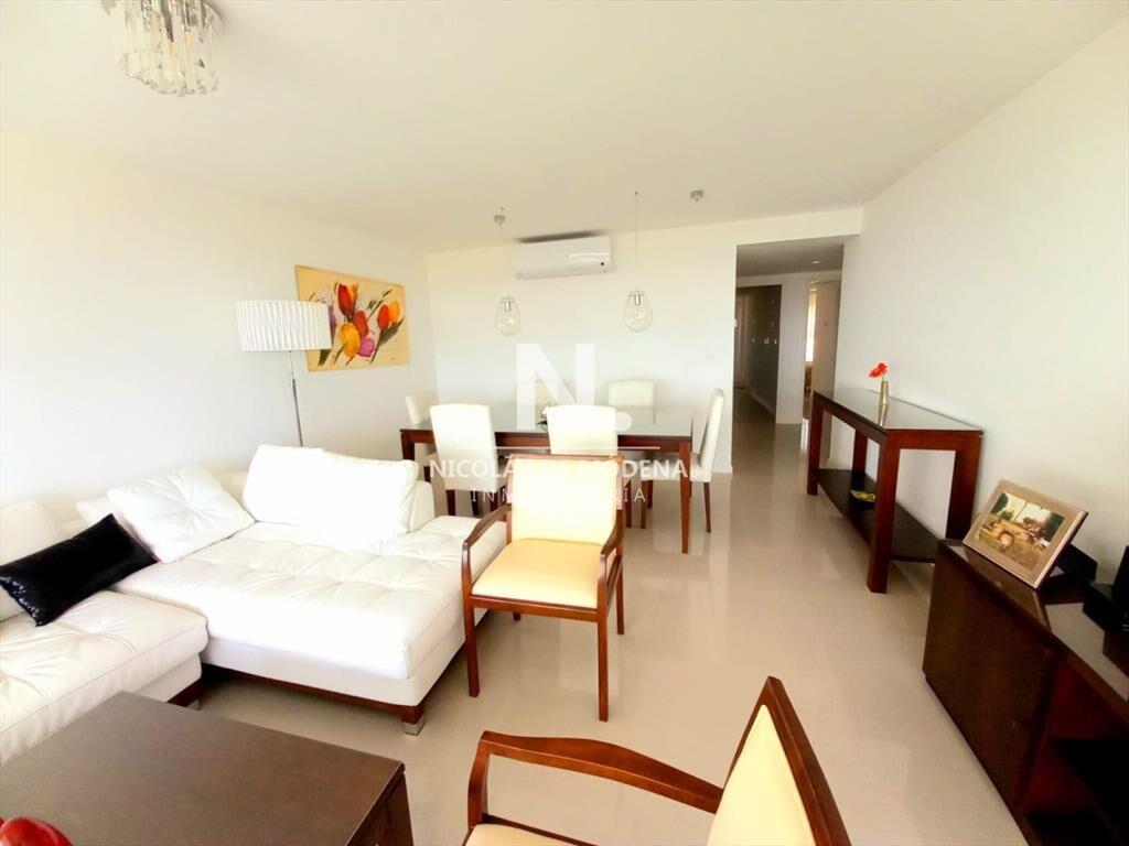 Apartamento Frente al Mar en Venta Dos y Servicio