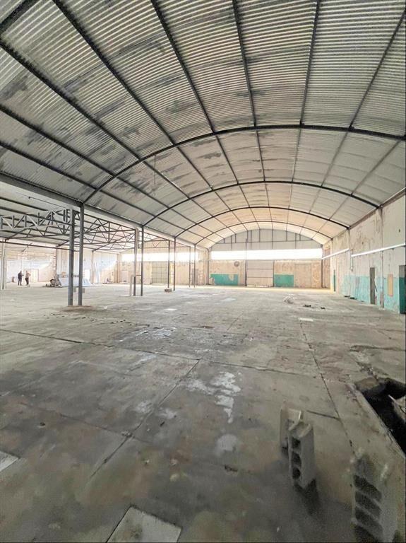 Alquiler a300 m Ruta 8 y km28 Terreno 21.979m2 Local 3300m2